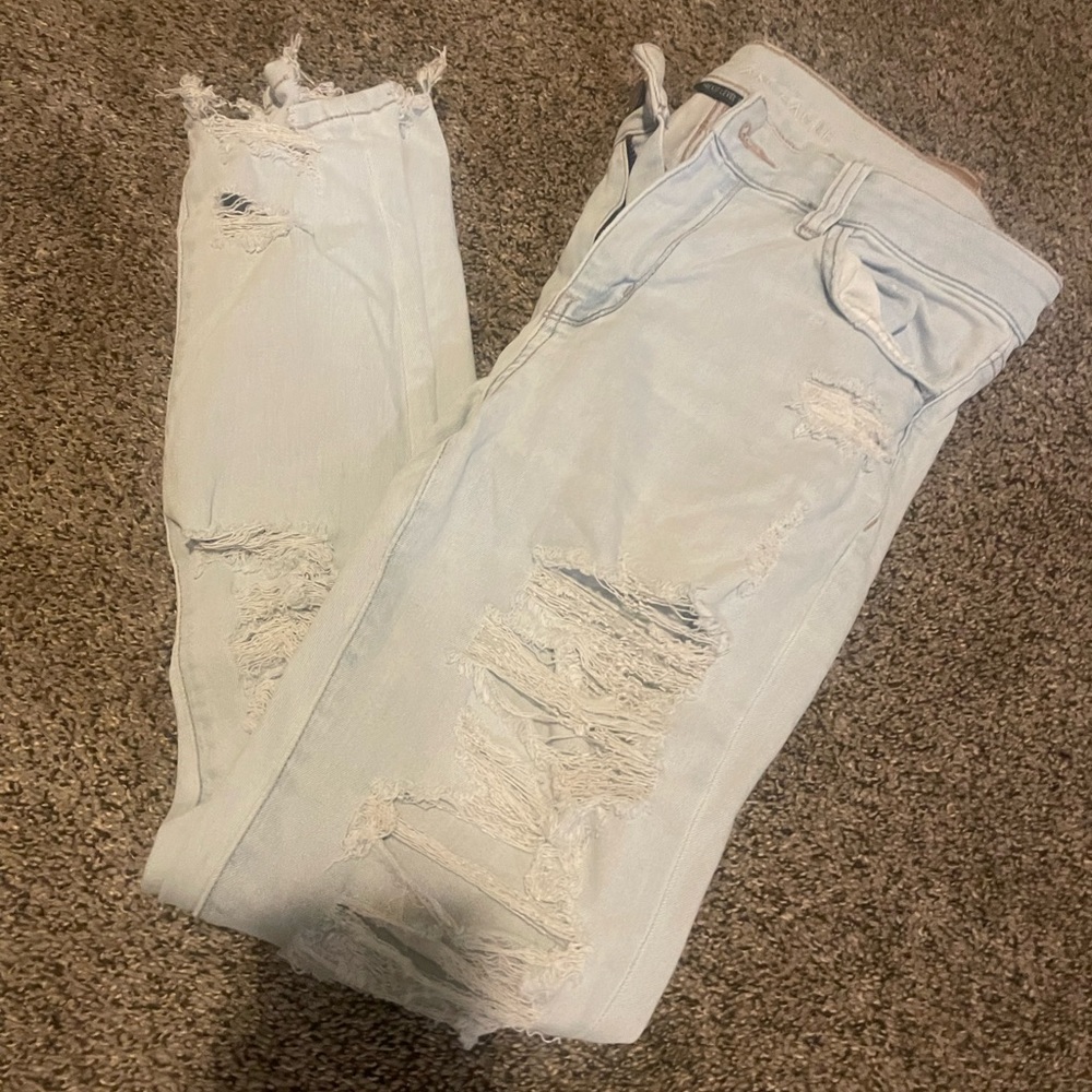 Light Wash American Eagle Ripped Jeans